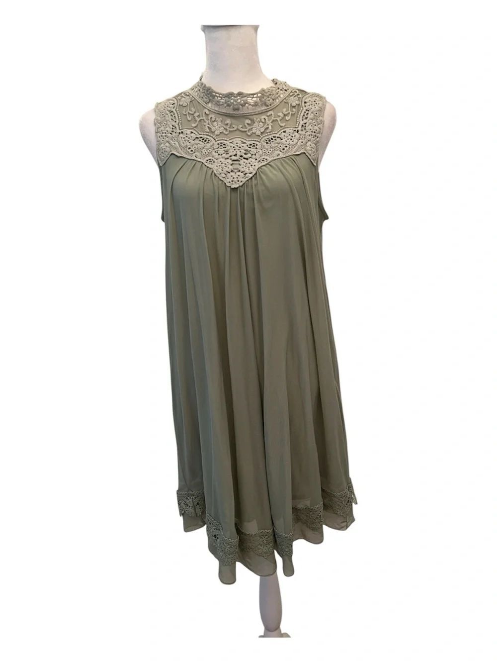 Alter’d State SzS Sage Green Sleeveless Floral Lace Trim Keyhole Neck Dress EUC